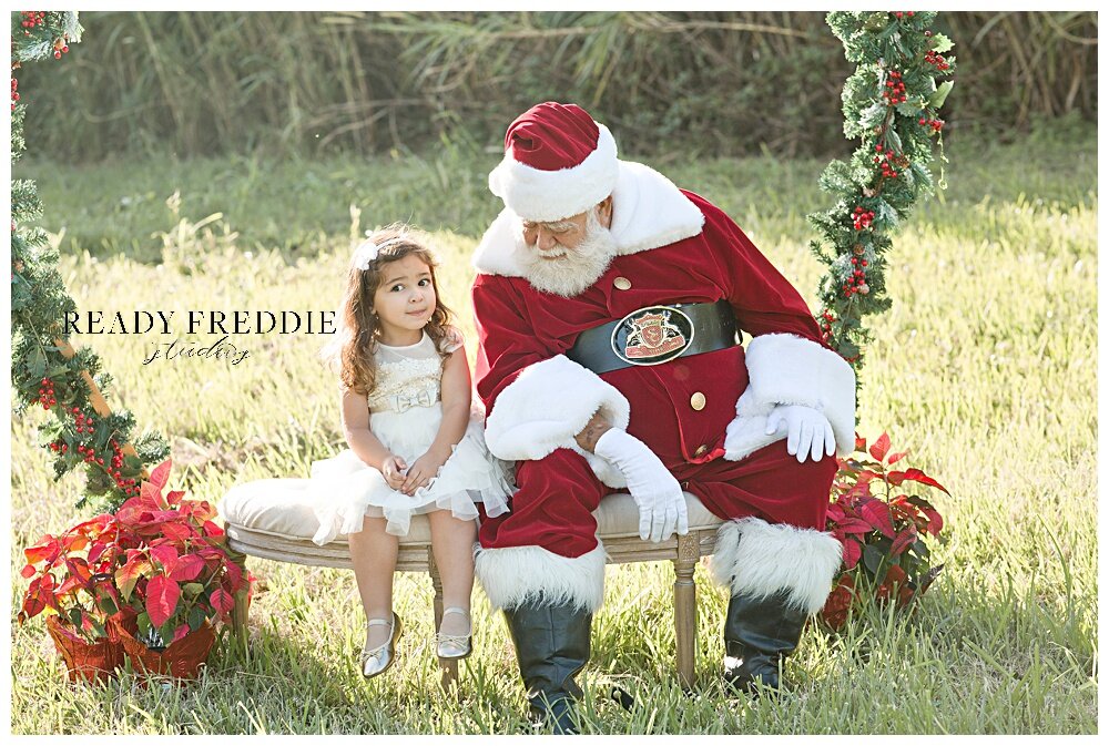 Child's reaction with santa while taking pictures santa minis funny | Ready Freddie Studios - Miami, FL