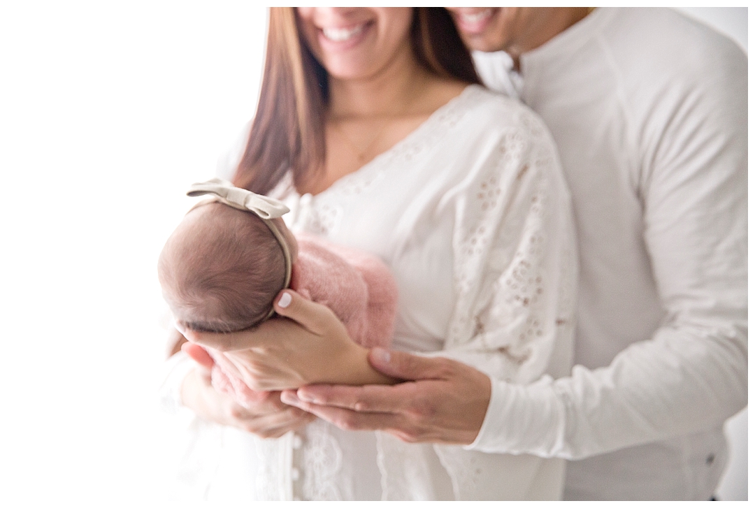newborn poses with parents | miami newborn family photographer